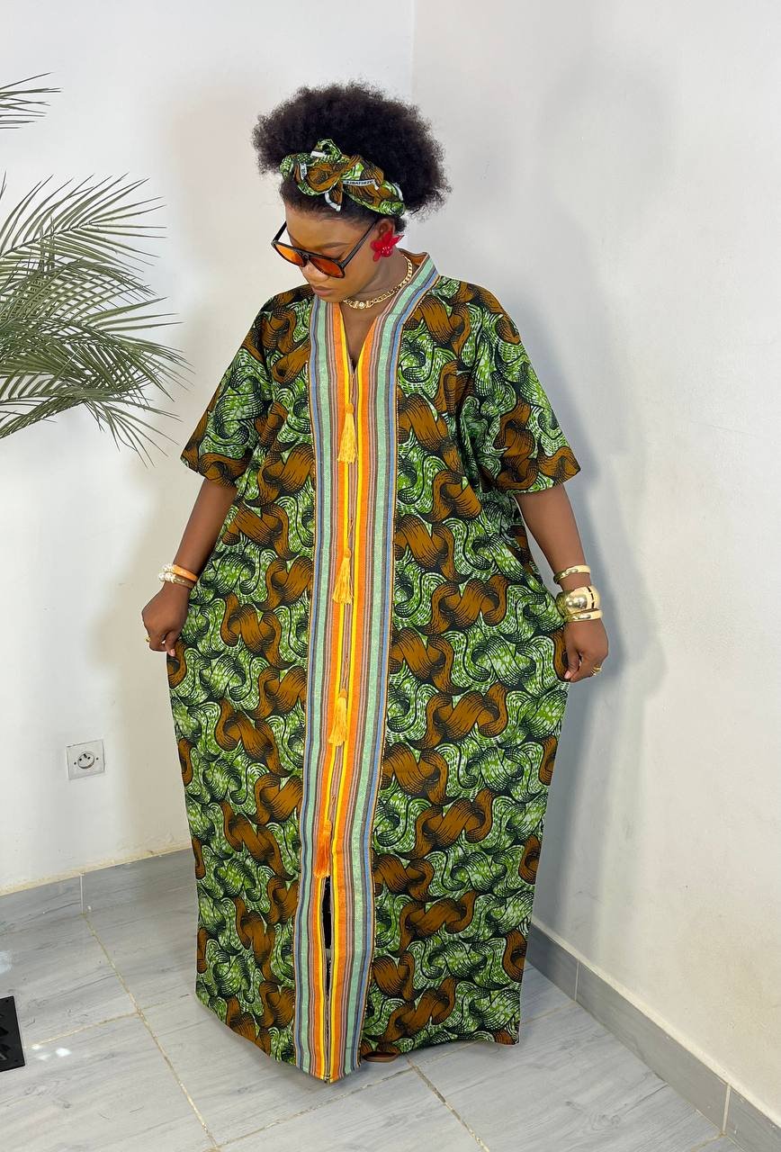 Robe wax verte abstrait – style raffiné et confort optimal à Abidjan. Livraison express à Abidjan & expédition pour les autres villes.