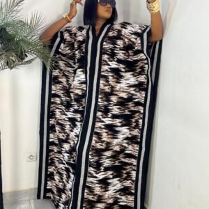 Robe wax noir et blanc – Chic intemporel et modernité à Abidjan